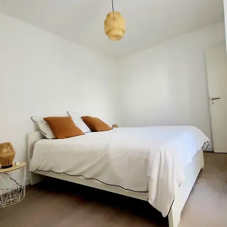 T2 Cosy, Tres Calme, Terrasse, Petit Jardin Et Parking Apartmán *