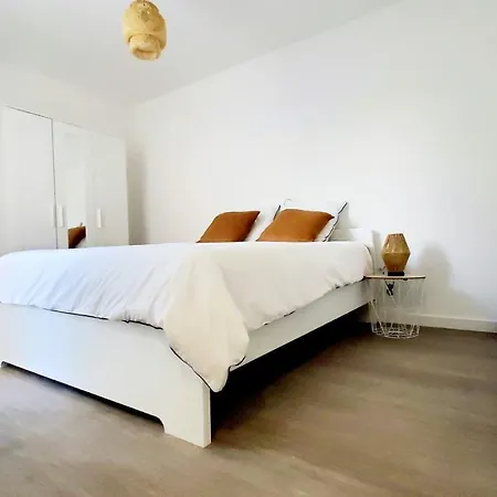 Appartement T2 Cosy, Tres Calme, Terrasse, Petit Jardin Et Parking *
