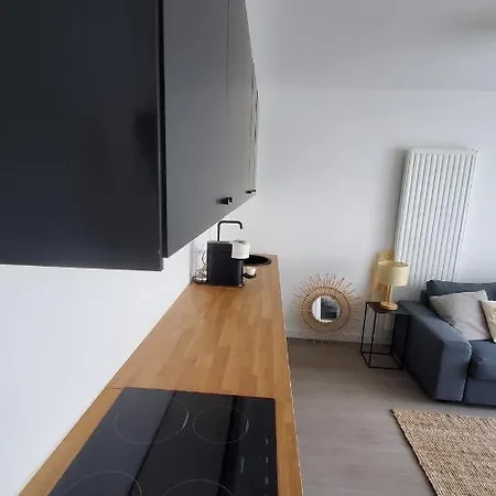 T2 Cosy, Tres Calme, Terrasse, Petit Jardin Et Parking Apartmán *
